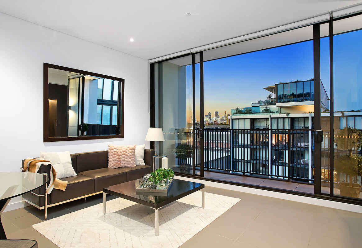 SUPERB ONE BEDROOM APARTMENT WITH CITY VIEWS BY CROWN GROUP