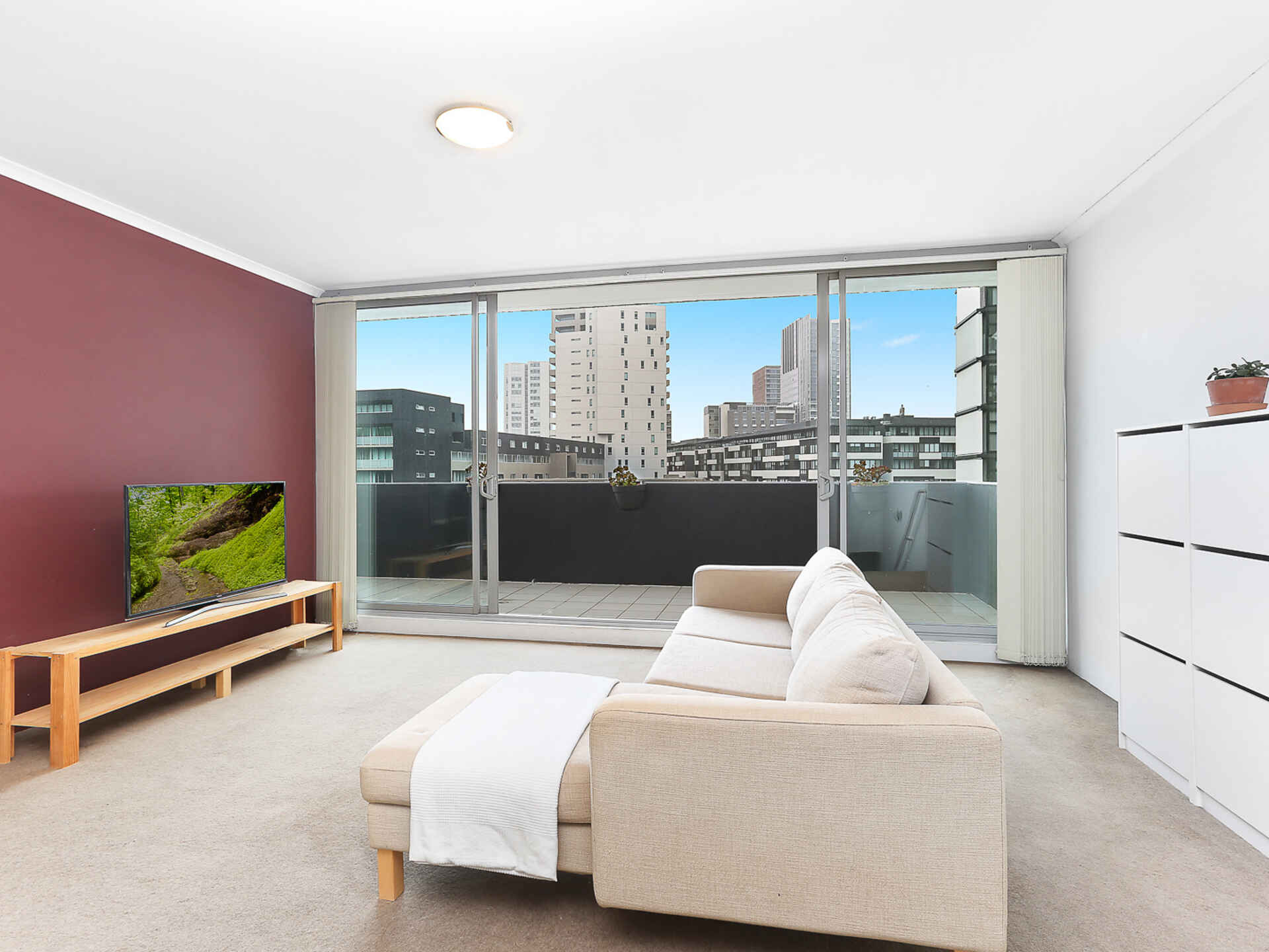 27/4 Hutchinson Walk Zetland