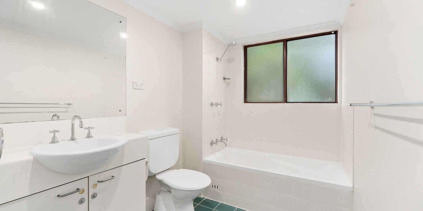 4/3 Kensington Mews Waterloo