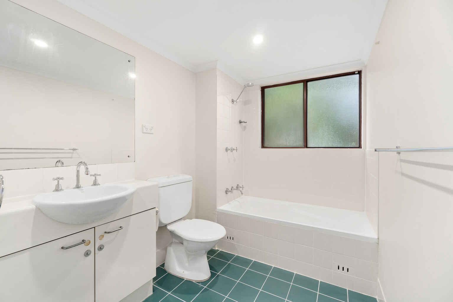 4/3 Kensington Mews Waterloo