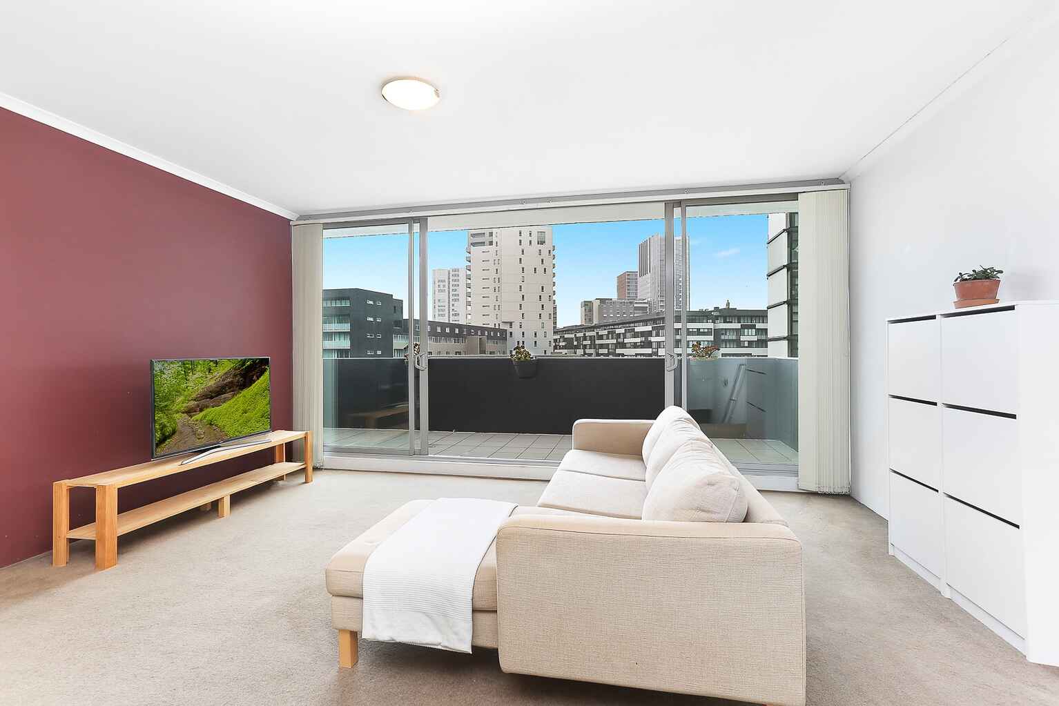 27/4 Hutchinson Walk Zetland
