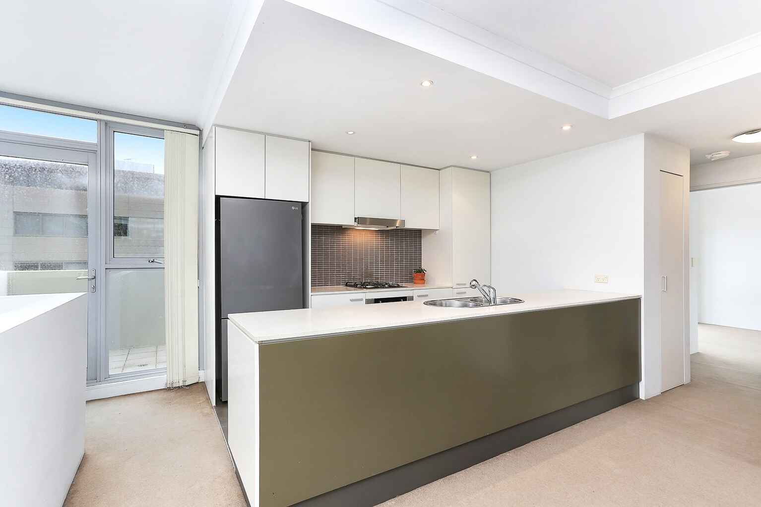 27/4 Hutchinson Walk Zetland