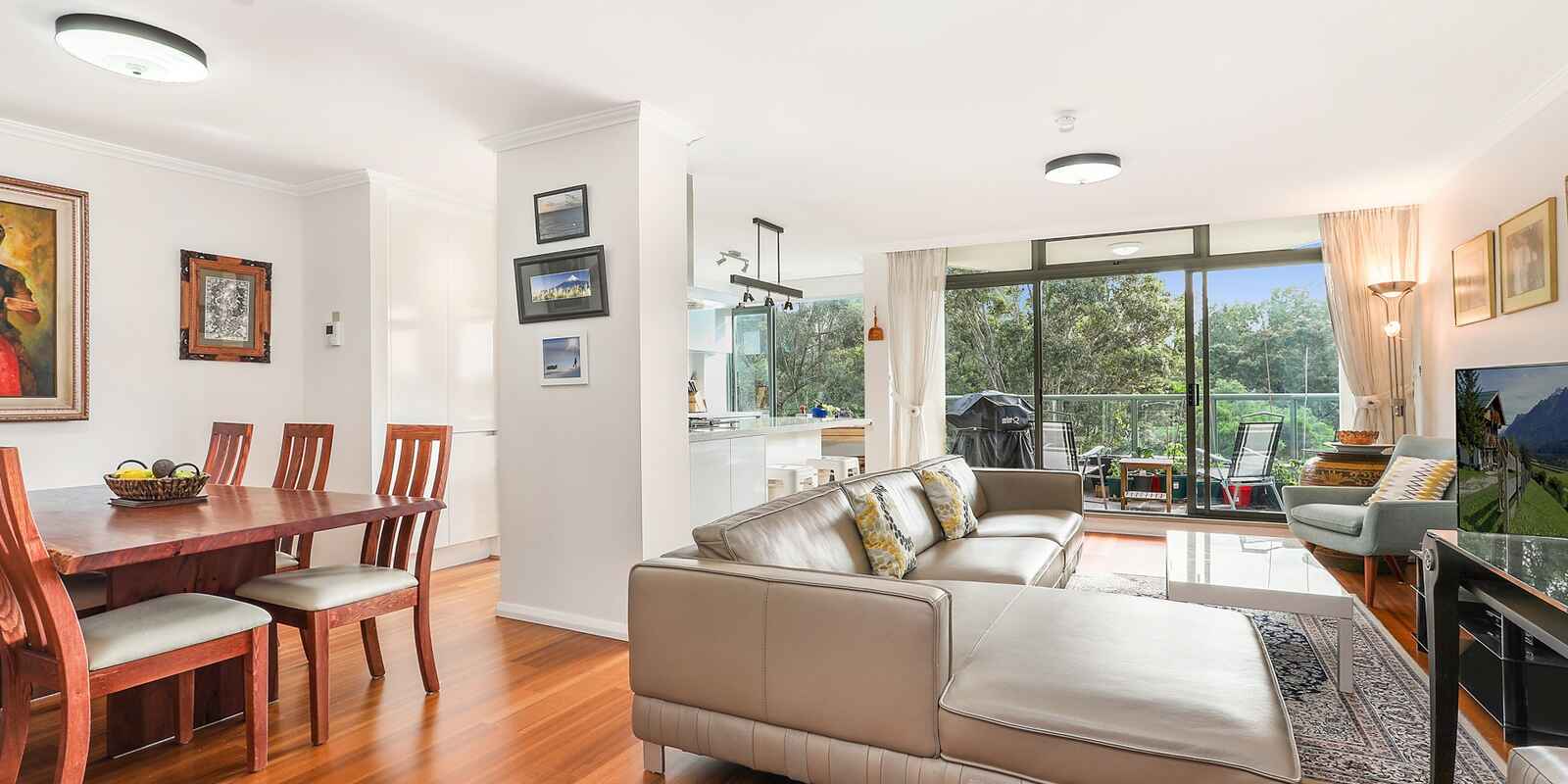 402/3 Black Lion Place Kensington