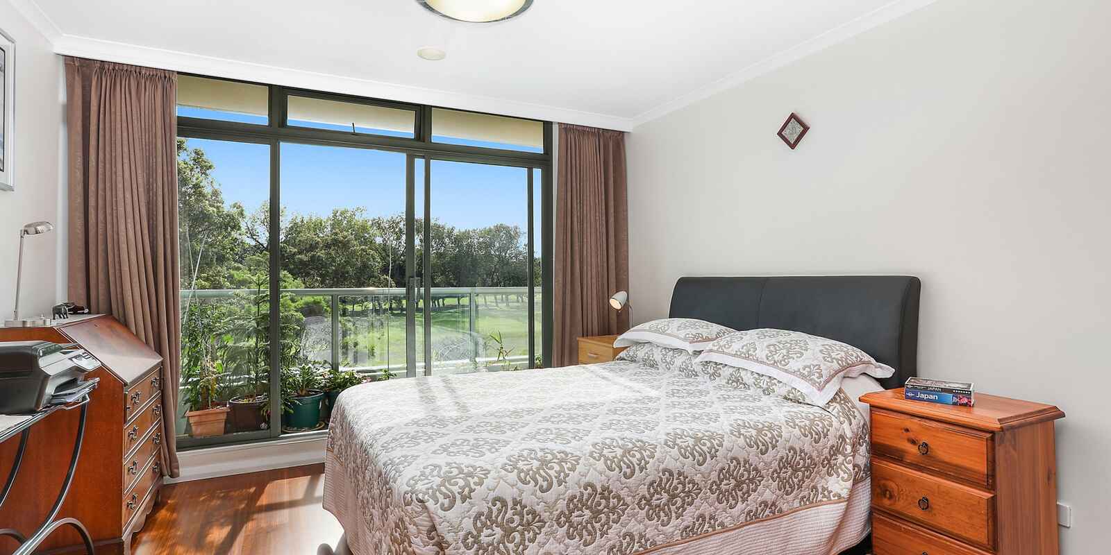 402/3 Black Lion Place Kensington