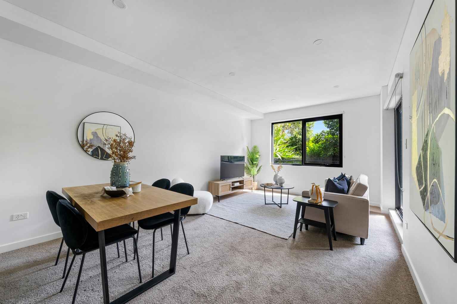 G07/19-25 Robey Street Mascot