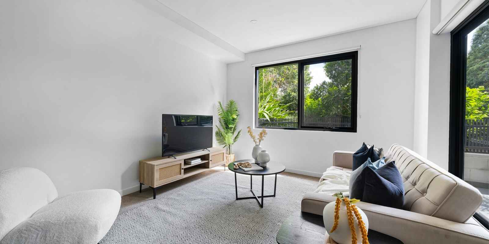 G07/19-25 Robey Street Mascot