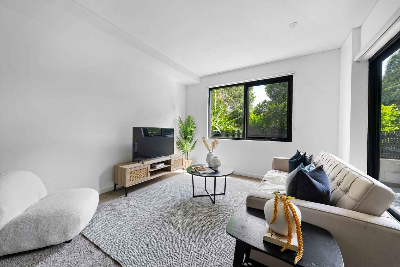 G07/19-25 Robey Street Mascot