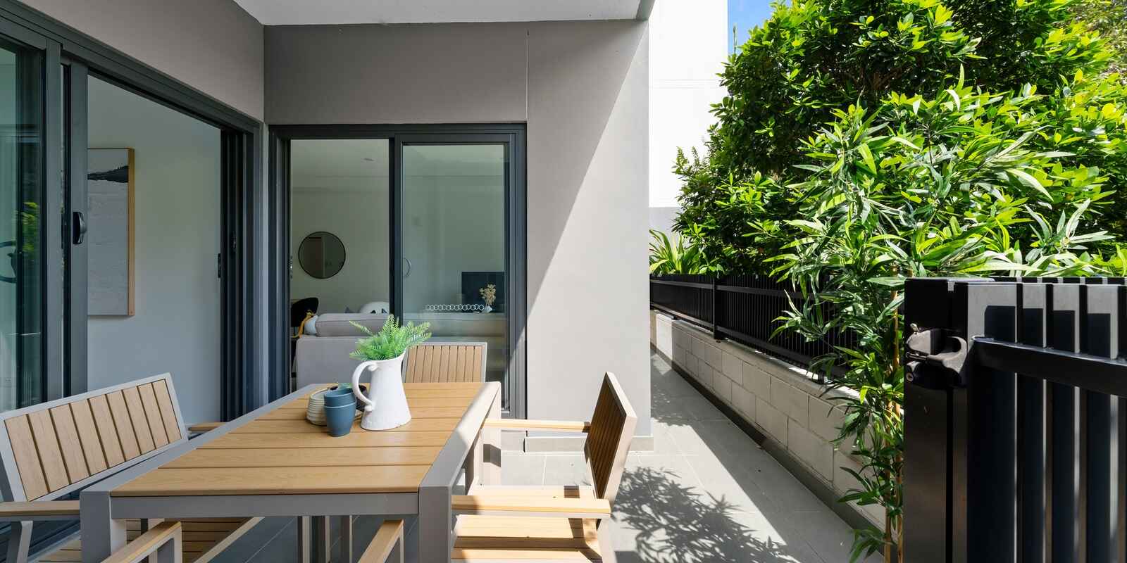 G07/19-25 Robey Street Mascot