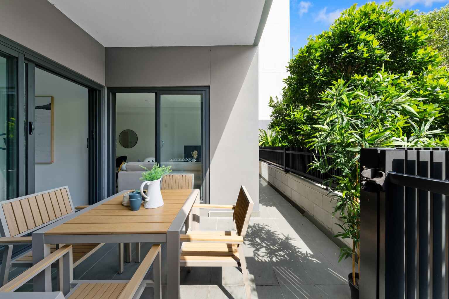 G07/19-25 Robey Street Mascot