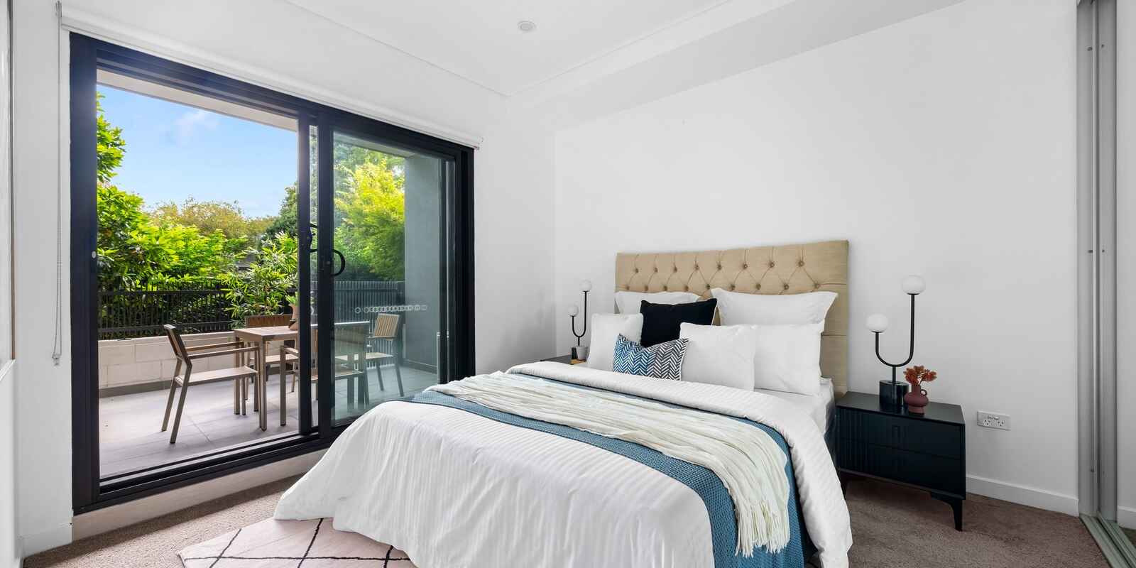 G07/19-25 Robey Street Mascot