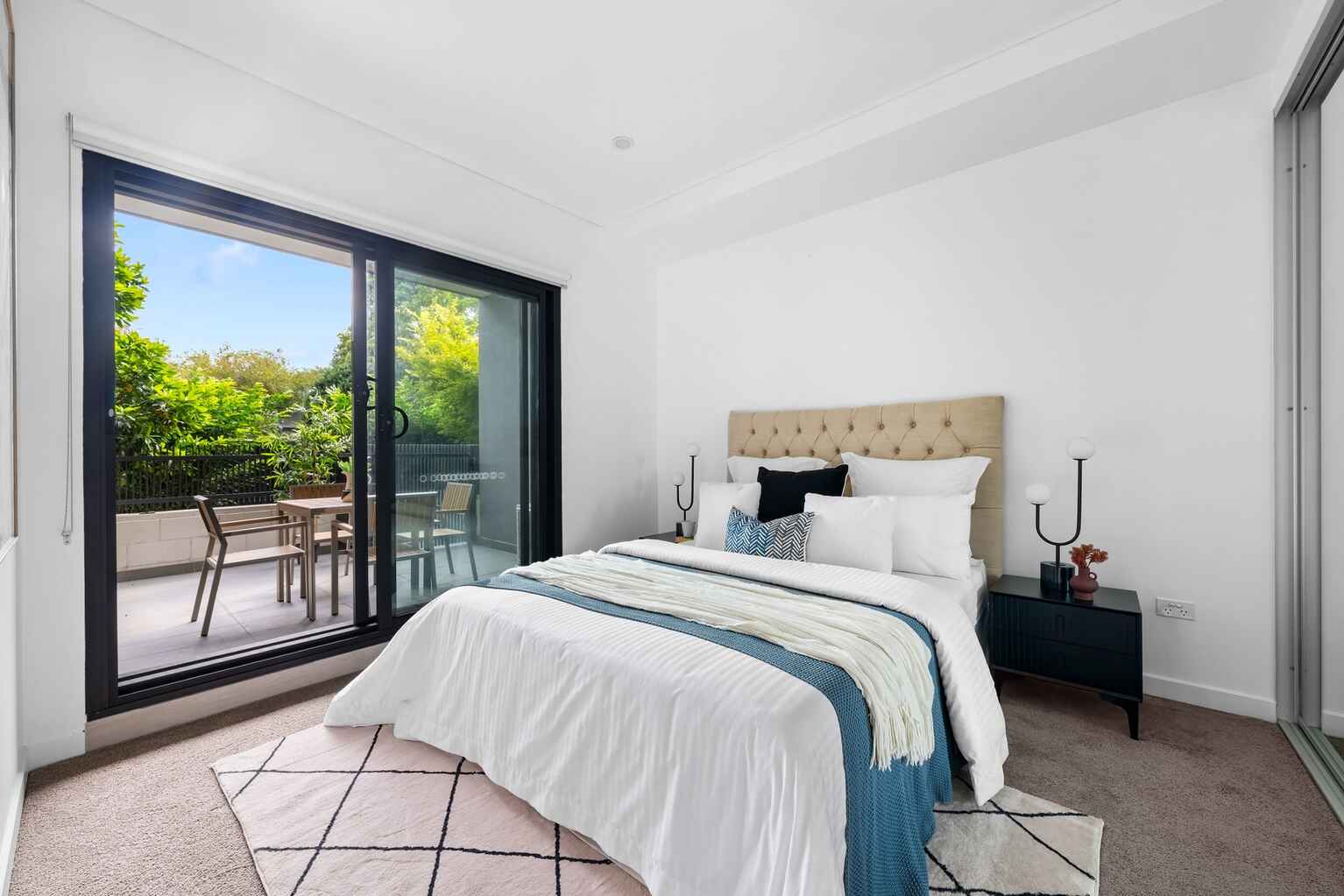 G07/19-25 Robey Street Mascot