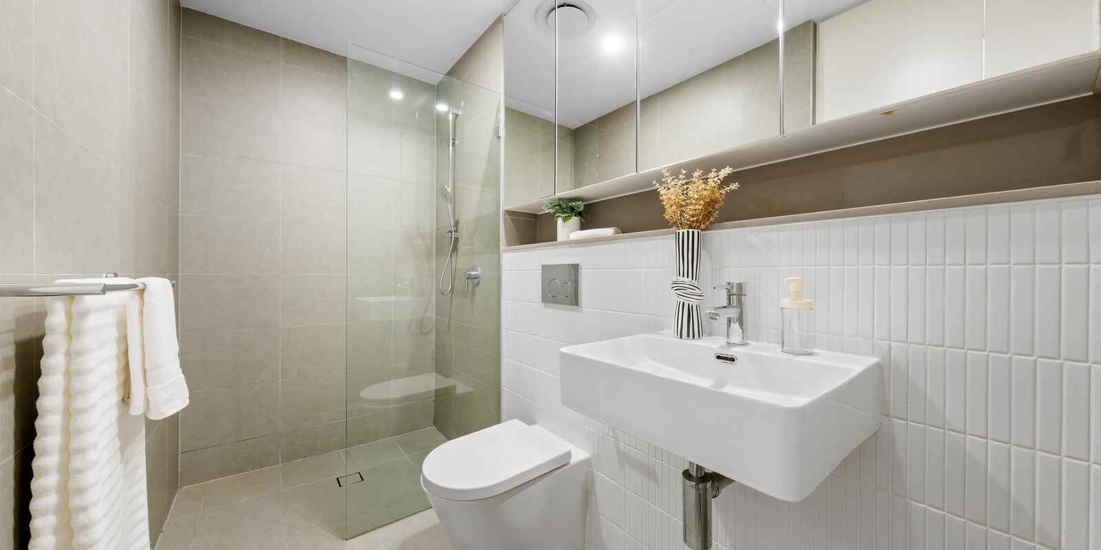 G07/19-25 Robey Street Mascot