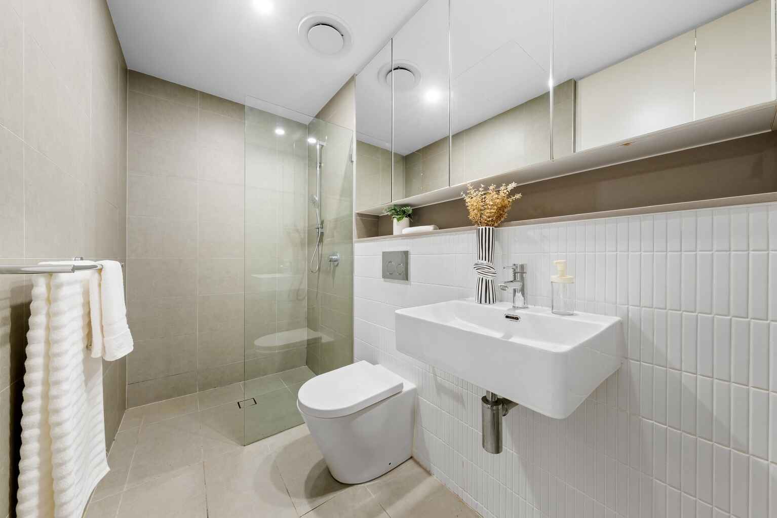 G07/19-25 Robey Street Mascot