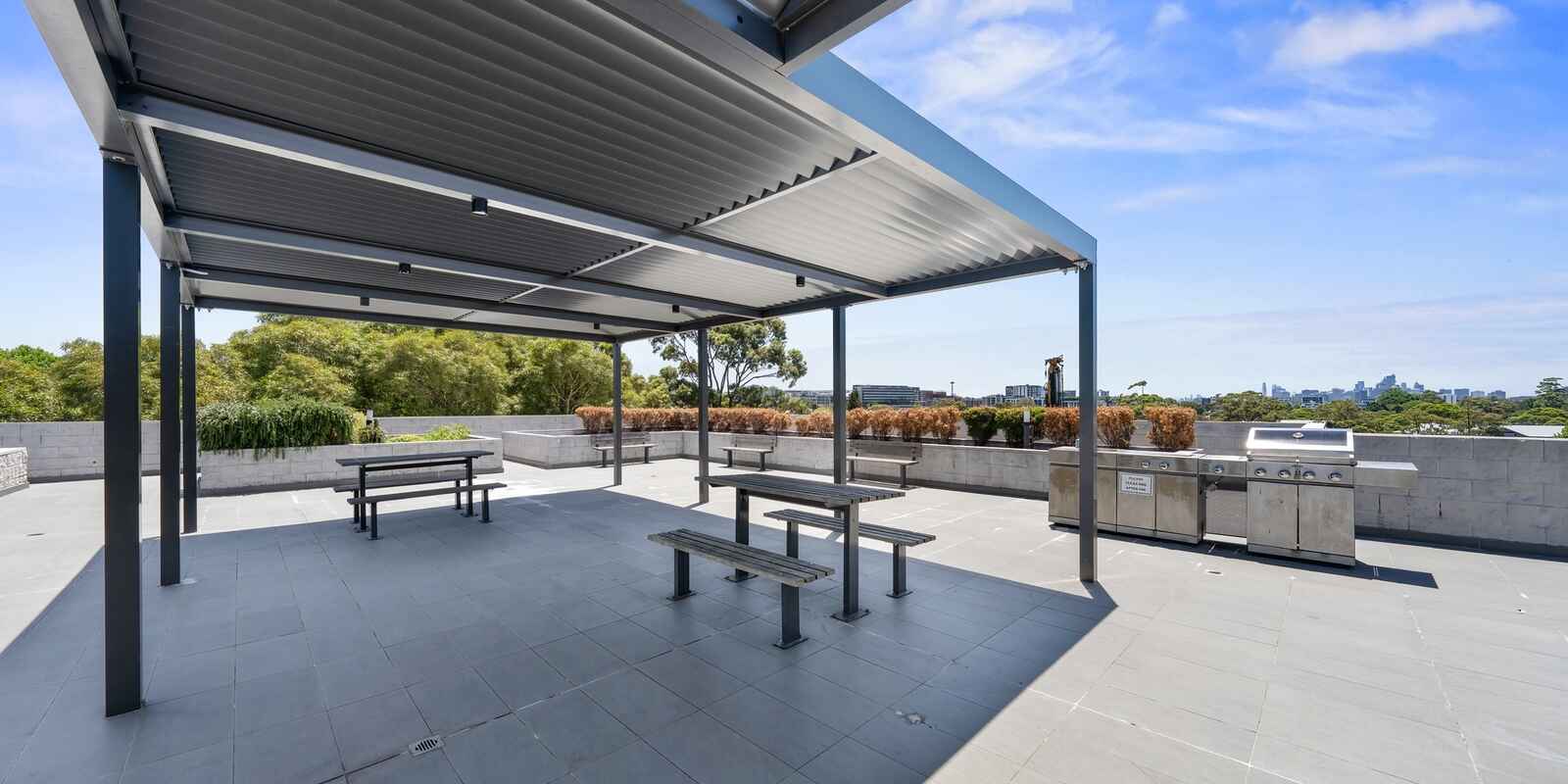 G07/19-25 Robey Street Mascot